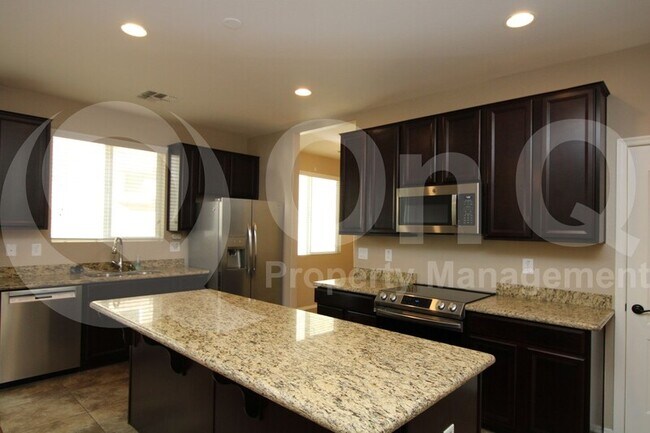 Building Photo - 952 S Almira Ave