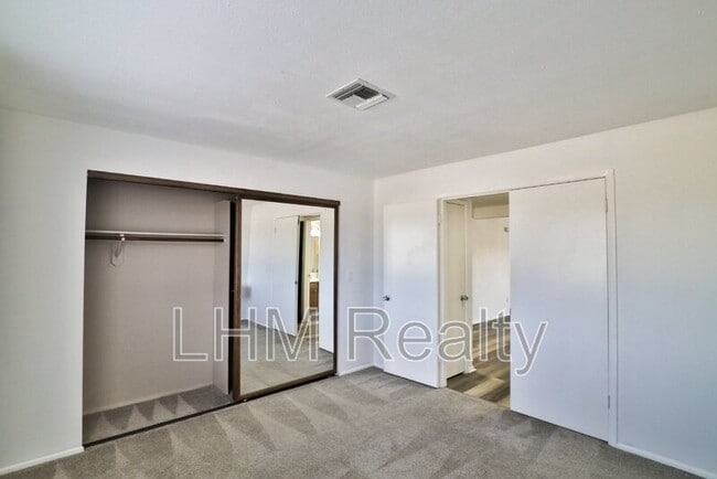 Building Photo - 30 E Brown Rd