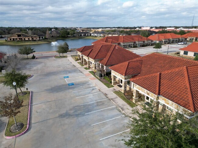 Foto del edificio - 4502 Riverstone Blvd
