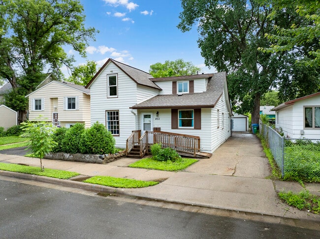 Building Photo - 451 Taylor St NE