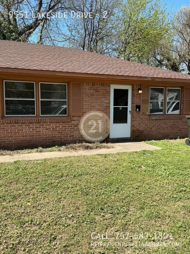 Building Photo - 9551 Lakeside Dr