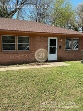 Building Photo - 9551 Lakeside Dr