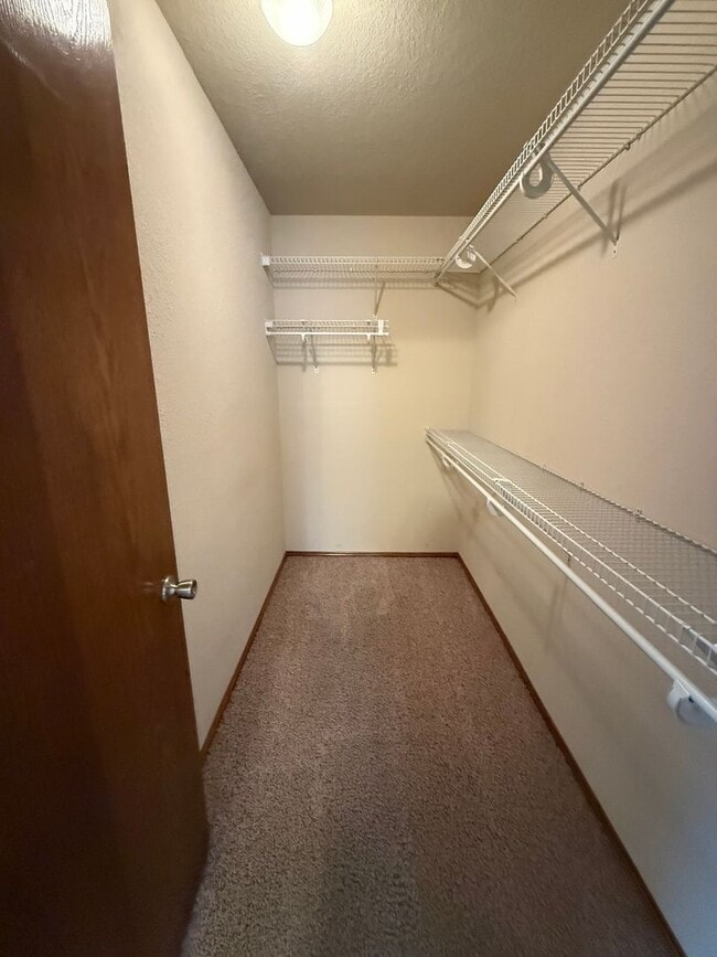 Building Photo - BEAUTIFUL 3 BEDROOM / 2 BATHROOM HOUSE IN ORONGO MO!! with a additional office room!!!