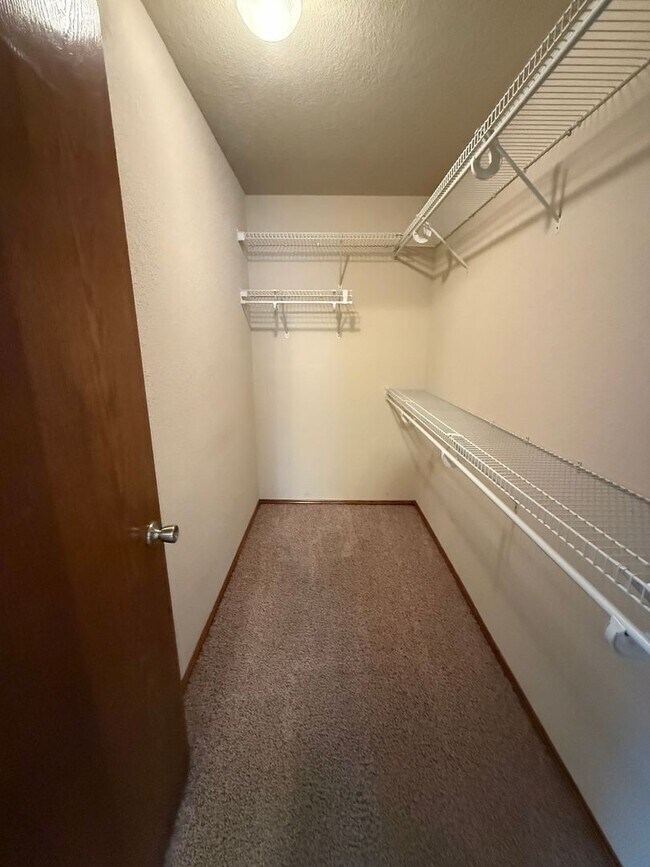 Foto del edificio - BEAUTIFUL 3 BEDROOM / 2 BATHROOM HOUSE IN ORONGO MO!! with a additional office room!!!