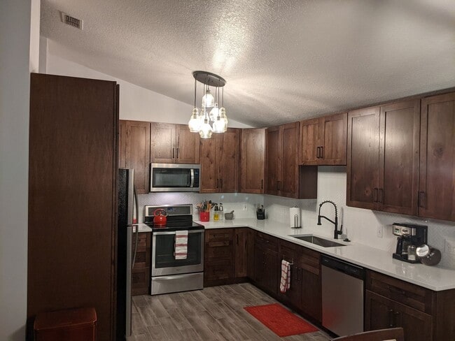 Building Photo - 4854 Lark Dr