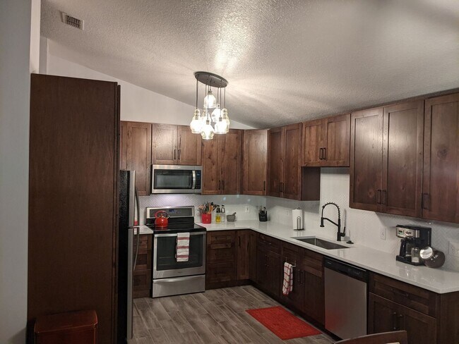 Foto del edificio - 4854 Lark Dr