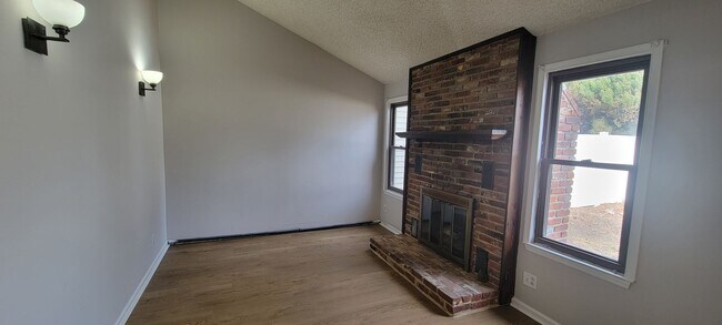 Foto del edificio - Spacious 3 Bedroom 2.5 Bath Townhome for RENT