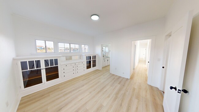 Interior Photo - 3rd St