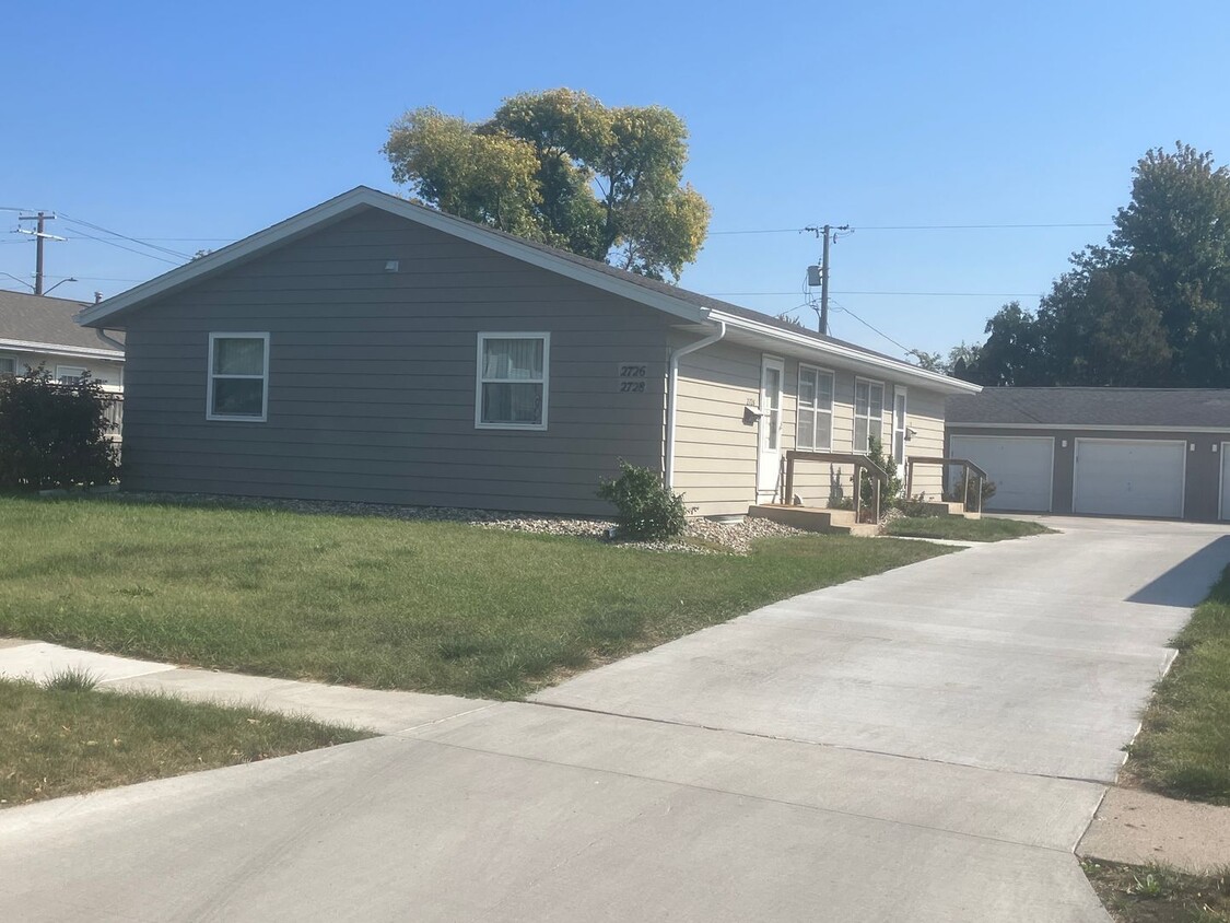 Foto principal - Ames upgraded duplex, available 8/1 possib...