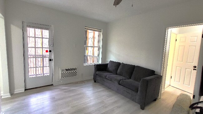 Foto del edificio - 3719 12th St NE