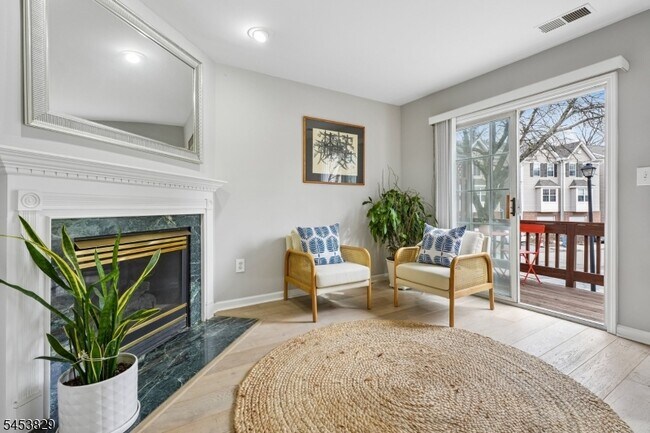 Foto del edificio - 55 Greenbrook Dr
