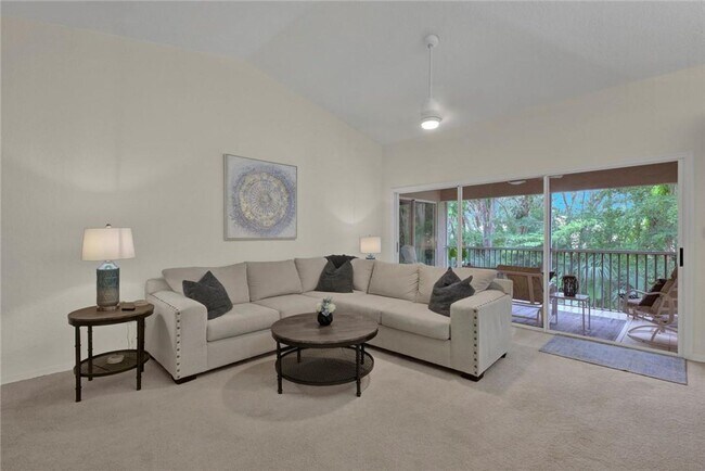 Foto del edificio - 3/2 Condo available in Emerald Bay!