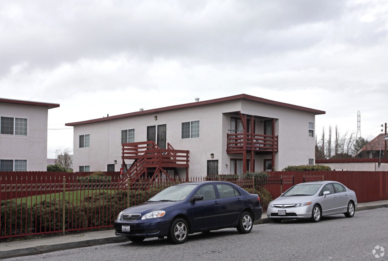 Building Photo - 631 Hamilton Ave