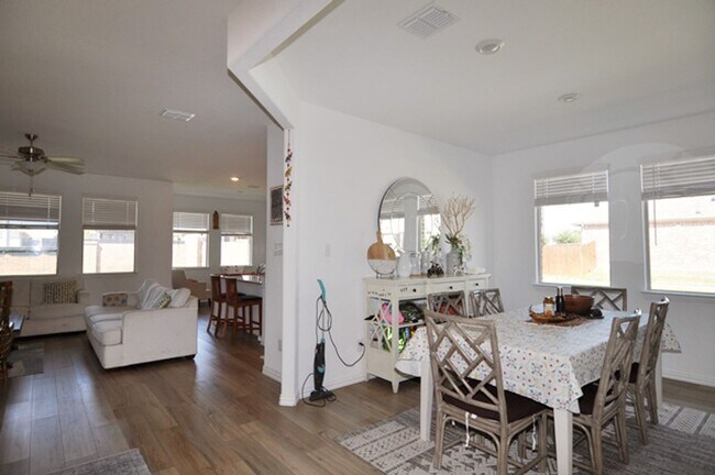 Building Photo - 2022 4-Bedroom home in desirable Sendera R...