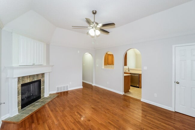Building Photo - 10095 Cross Hill Dr