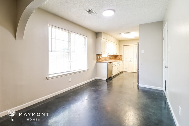Building Photo - 204 Corkwood Dr