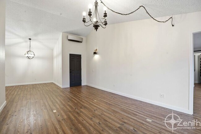 Foto del edificio - 13902 NE Piper Rd