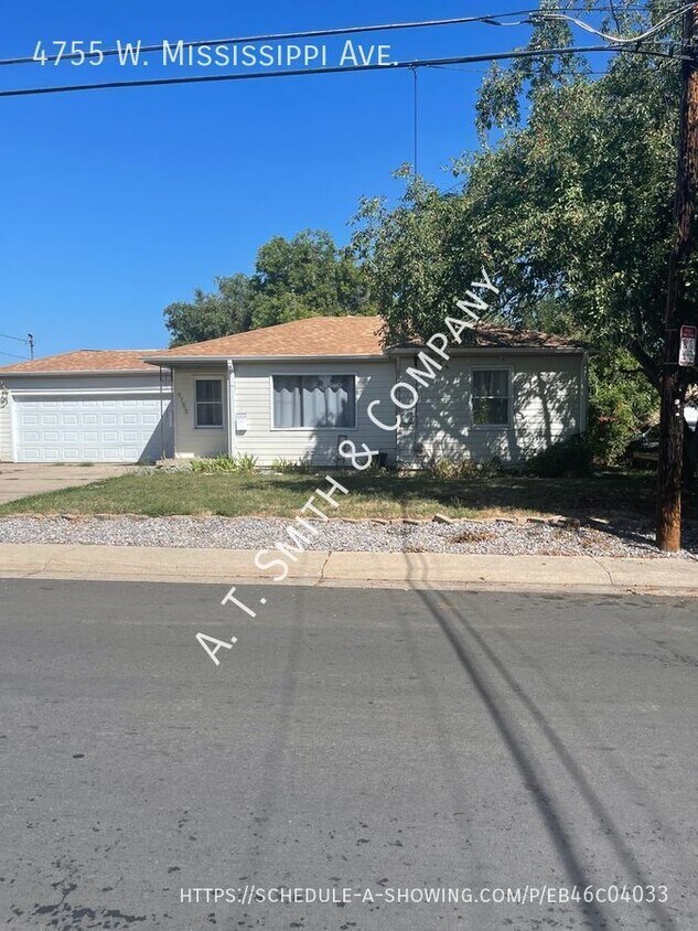 Primary Photo - Large 4 Bedroom Ranch