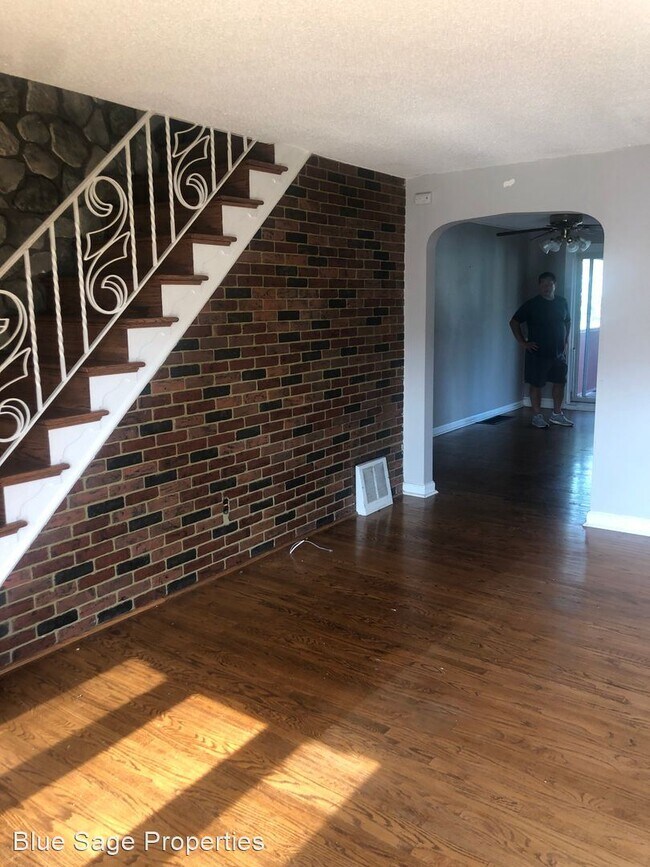 Building Photo - 3 br, 1 bath House - 806 Crescent Dr