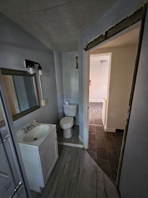 Building Photo - 924 E Morton St