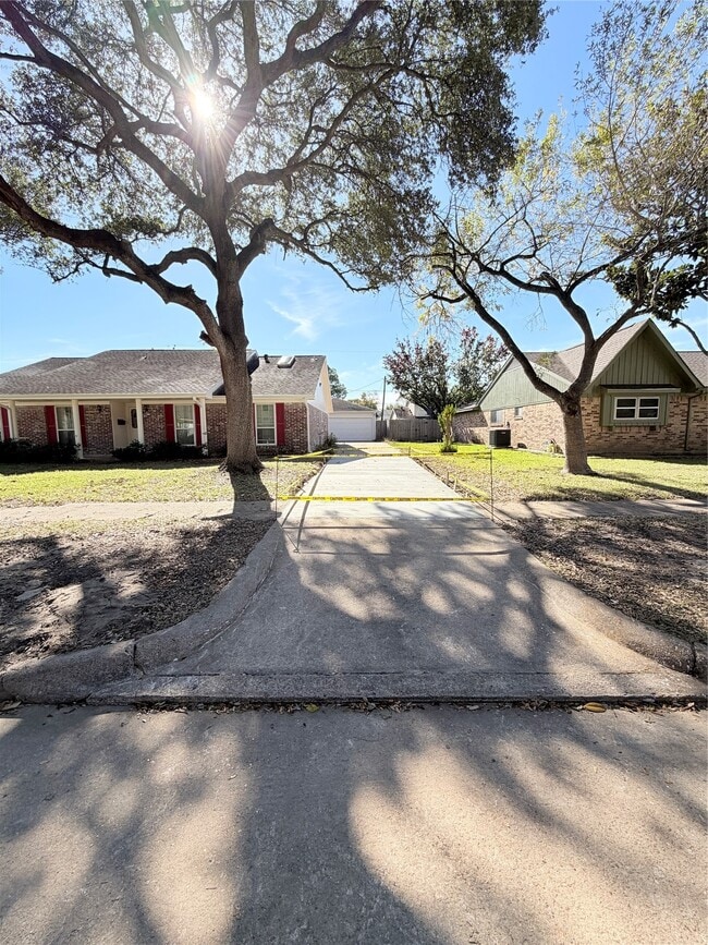 Foto del edificio - 9231 Stroud Dr