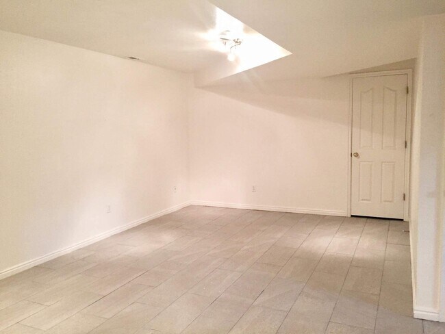 Building Photo - 348 N 550 E