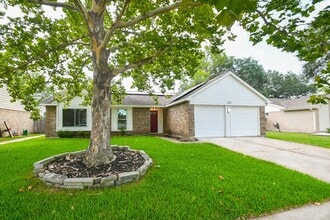 Building Photo - 215 Shiloh Dr