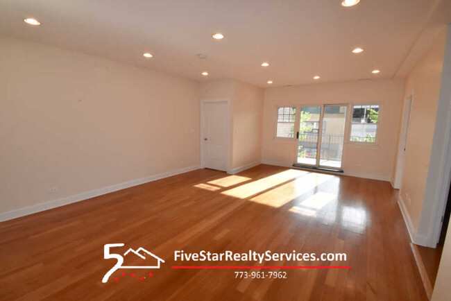 Living Room - 3705 N Kedzie Ave.