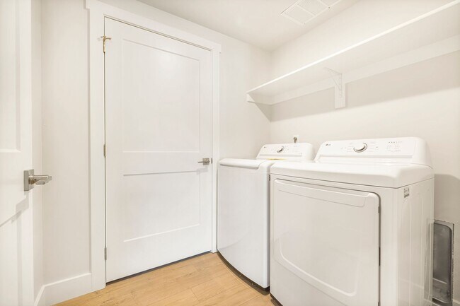 Foto del edificio - Lincoln Crossing Apartments Unit 1301