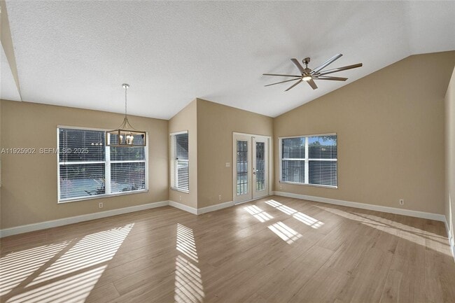 Foto del edificio - 9012 Lake Park Cir S