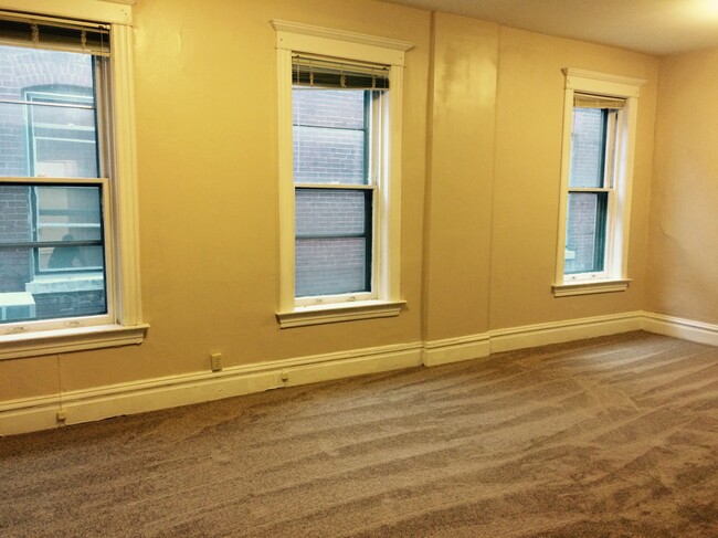 Building Photo - 4382 W Pine Blvd