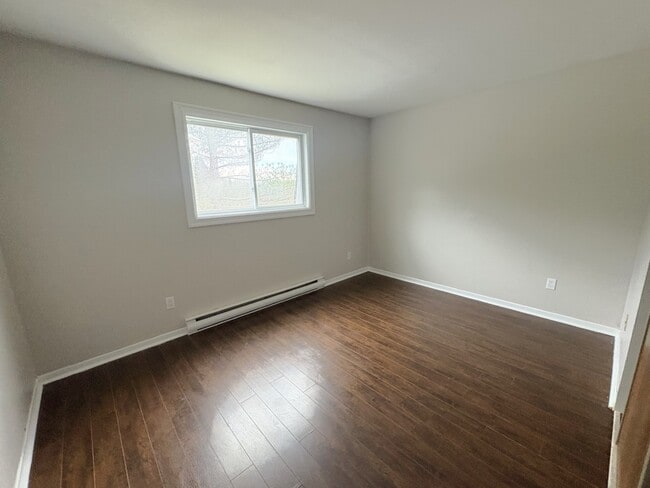 Building Photo - 546 Martha Ave