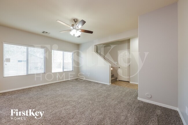 Foto del edificio - 11028 E Silver Springs Ave