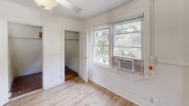 Foto del edificio - 902 Woodlawn Ave