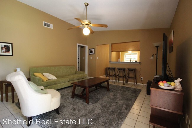 Building Photo - 11902 Broad Oaks Dr