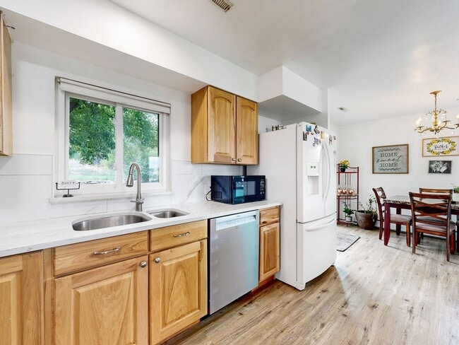 Building Photo - 4 Bedroom Single Family Home in Loveland