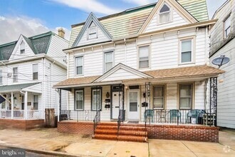 Building Photo - 243 Conover St