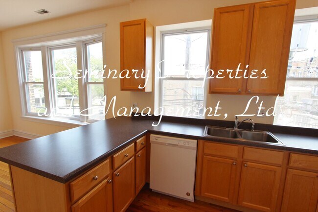 Interior Photo - 1415-17 W Addison