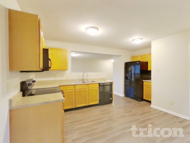 Building Photo - 10892 Woods Dr