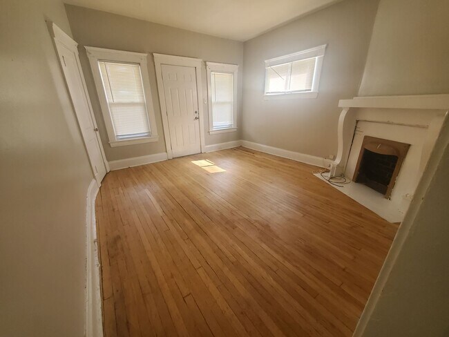 Foto del edificio - 1446 E 115th St