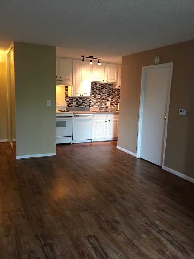 Kitchen - 1750 N Marywood Ave