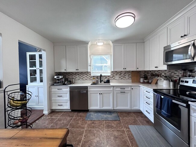 Photo - 3-bedroom Gem in the heart of Virginia Beach! "ASK ABOUT OUR ZERO DEPOSIT" House