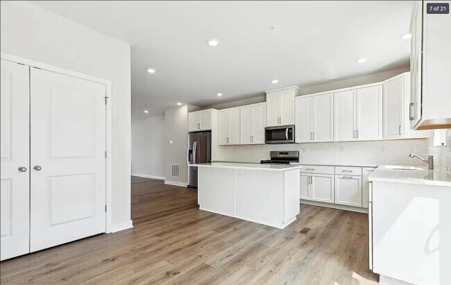 Building Photo - 5 E Front St