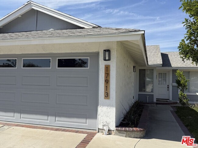 Foto del edificio - 17913 Martha Pl