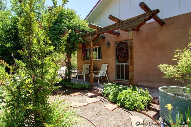 Building Photo - 1854 Griegos Rd NW