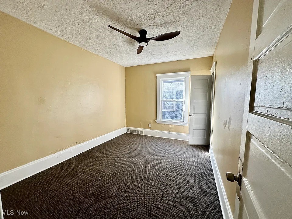 1315 E 85th St Cleveland, OH 44106 – photo 5