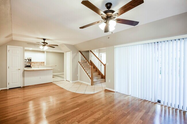 Foto del edificio - 10907 Meadow Lark Cove Dr