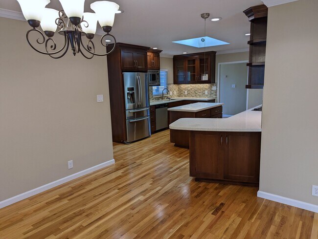 Eat in Peninsula in Kitchen - 1454 Floyd Ave