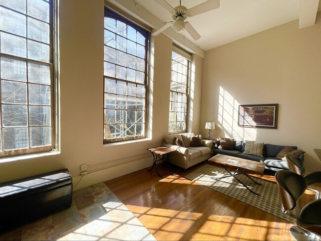 Foto del edificio - Fabulous furnished one bedroom, one bath u...