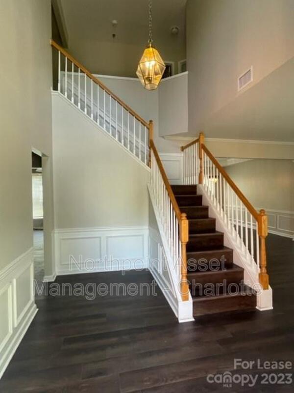 Building Photo - 2010 Arbor Crest Ct